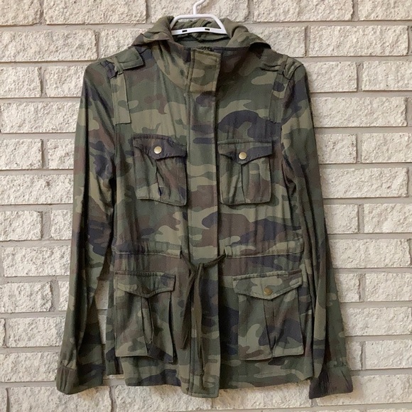 Design Lab Camo Lightweight Hooded Jacket - Picture 2 of 7
